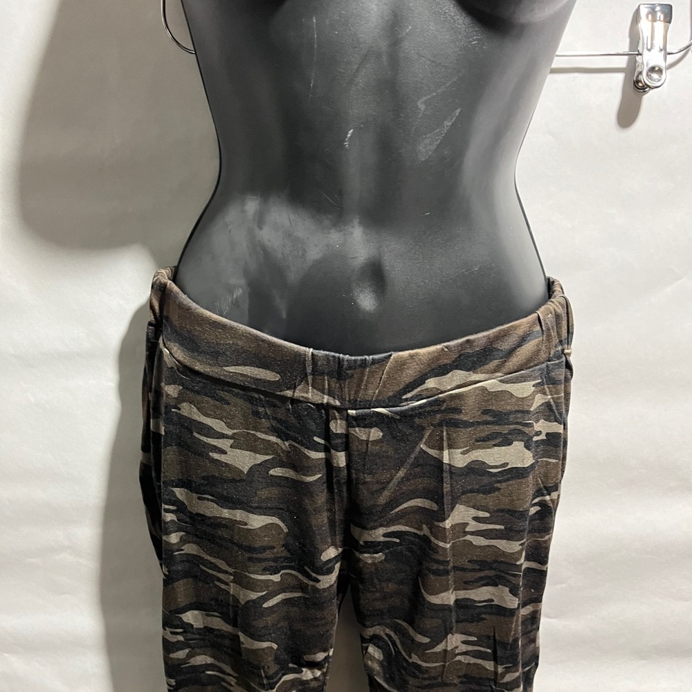 Green and Brown Cargo Shorts for Outdoor Activities
